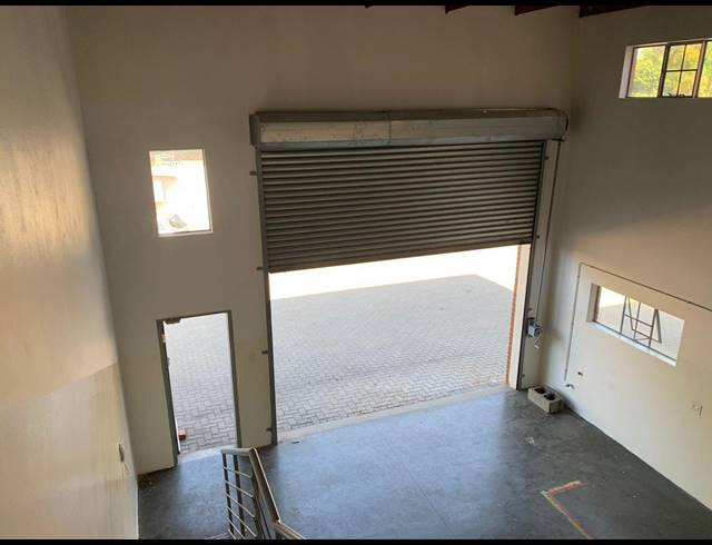 205M² WAREHOUSE TO LET IN BRAMLEY PARK